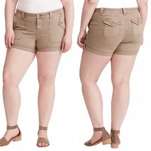 Torrid 18 MILITARY SHORT SHORTS - MOREL WASH